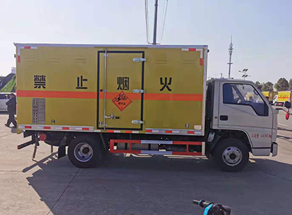 西宁爆破器材运输车技术升级与安全合规新趋势